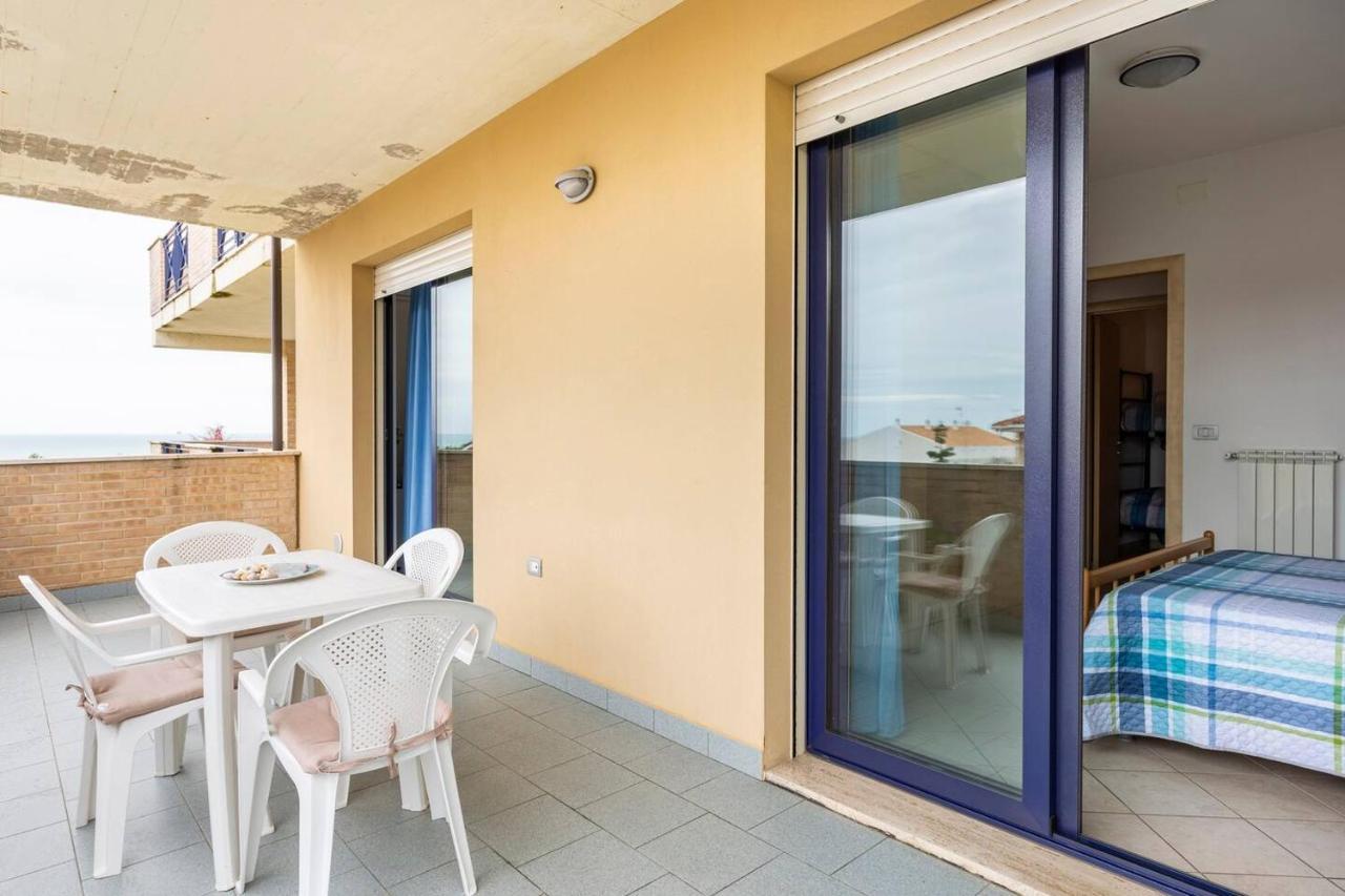 Alloggio Vista Mare - Parcheggio Gratis Pineto Exterior photo