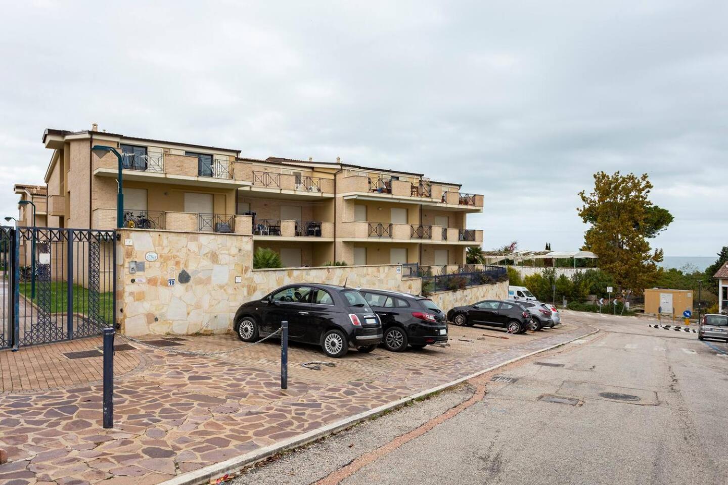 Alloggio Vista Mare - Parcheggio Gratis Pineto Exterior photo